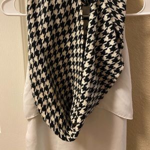 Large Print Houndstooth Cash-Feel Scarf